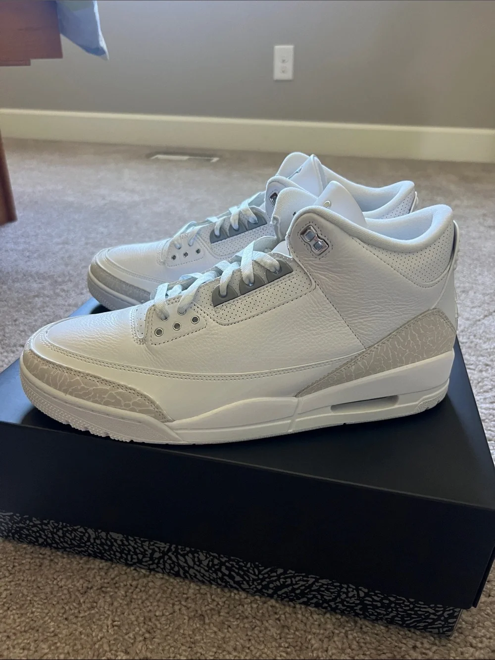 Air Jordan 3 Retro Men’s Sneakers - White/Light Gray